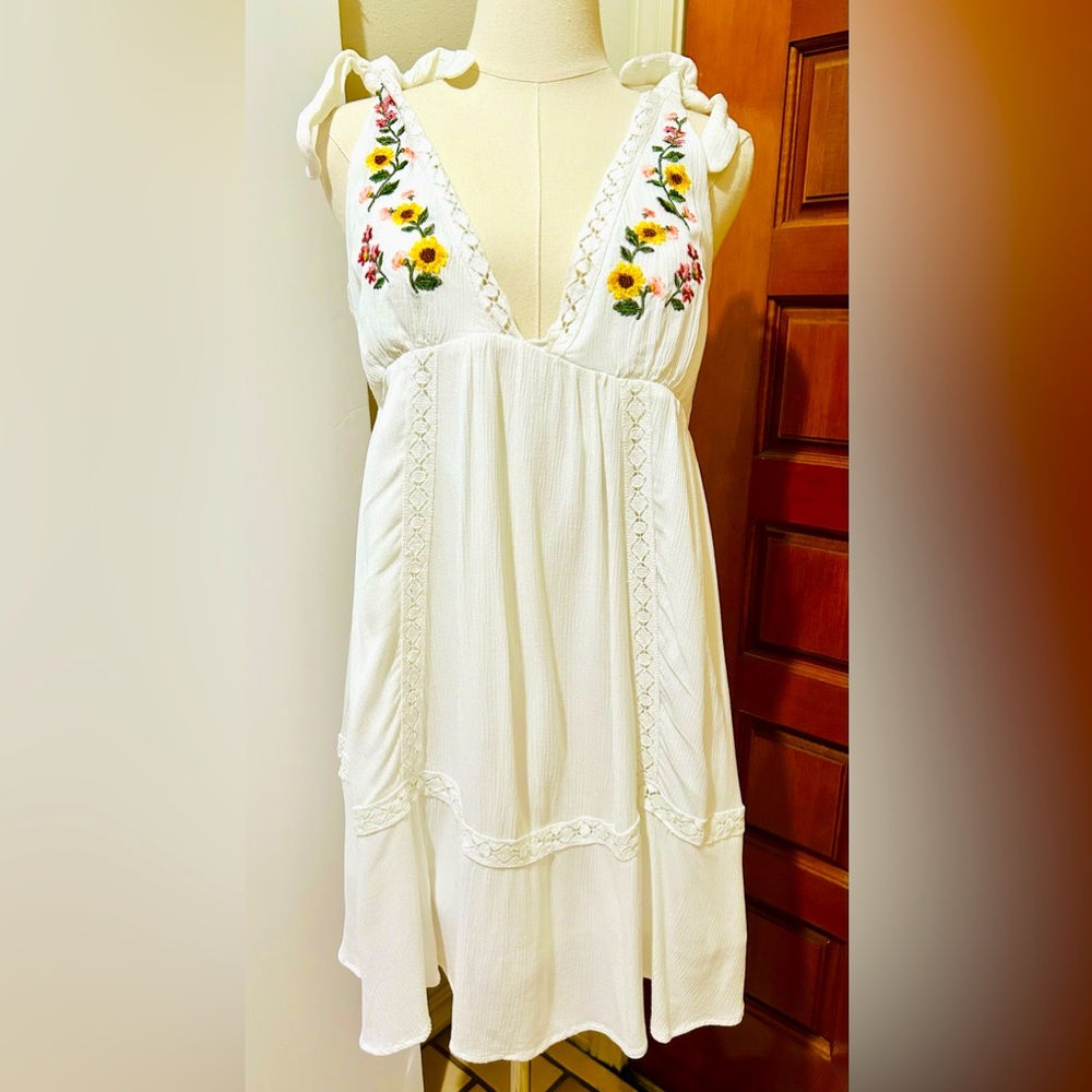 Forever 21 white lace & embroidered detail shoulder tie mini Dress